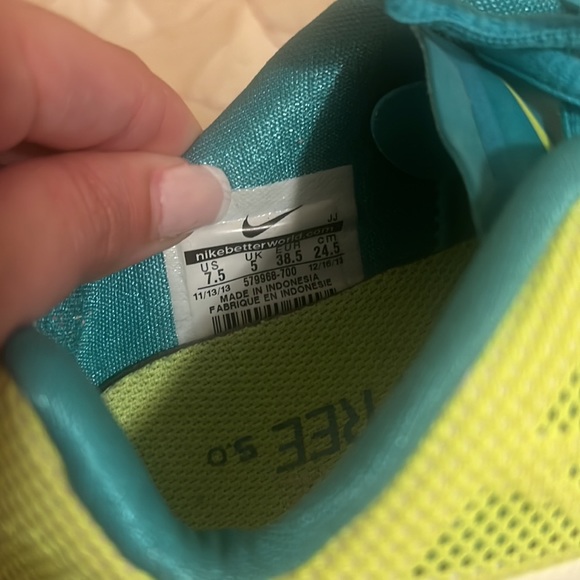 Women NIKE free 5.0 style. size 7. 5 USA - Picture 3 of 4